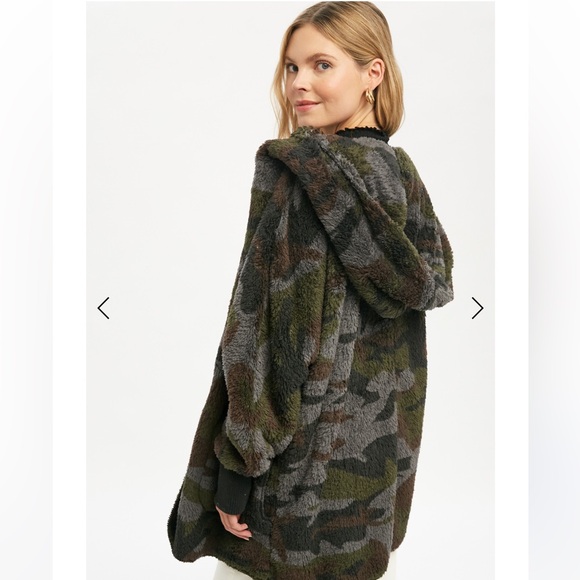 525. Camouflage Soft Oversized Hooded Cozy Open With Pockets OSFM NWT - Picture 4 of 12